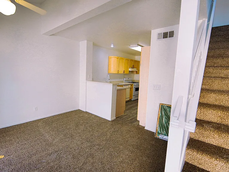 8023 W Rochelle Ave — Photo 3