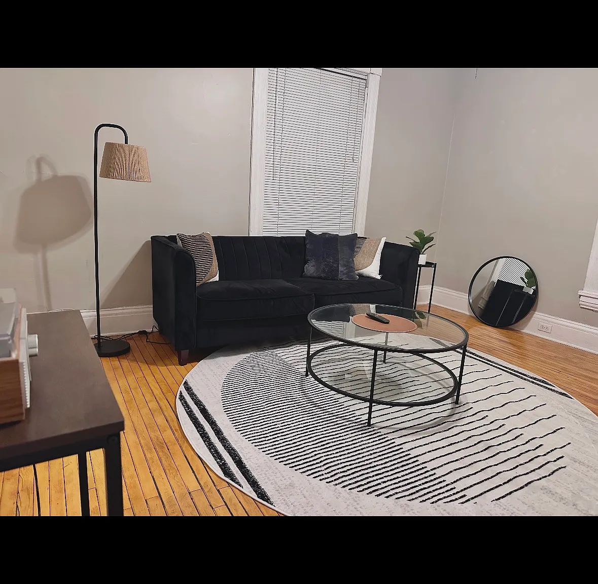 2 bed, 1100 sqft, $1,650 — Photo 2
