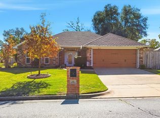 201 Montreal Dr, Hurst, TX 76054