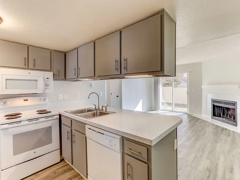 Dover Commons Apartments — Photo 10