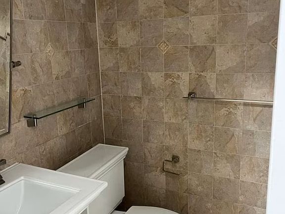 4th image of 4011 N Meridian Ave APT 11