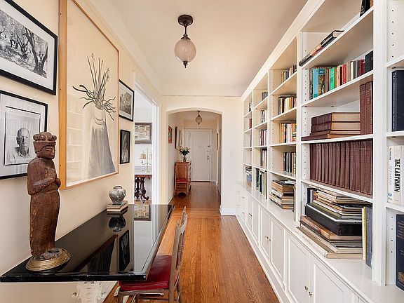 4th image of 353 W 56th St Unit Penthouse A