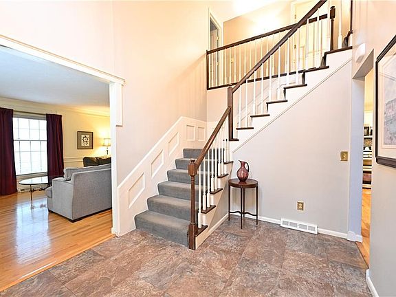 2nd image of 32598 Surrey Ln