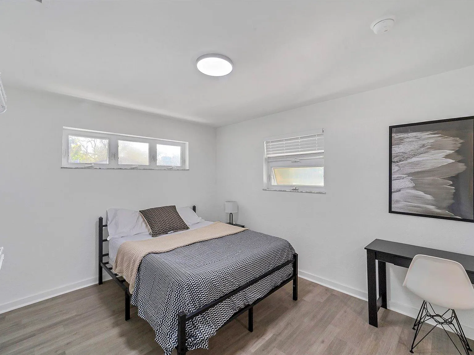 4 bed, 2.0 bath, 2200 sqft, $910 — Photo 2