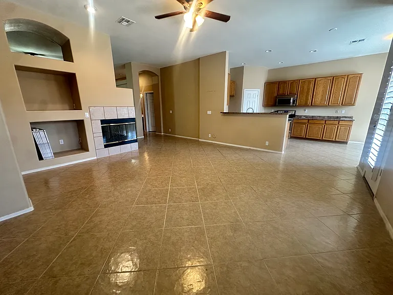 10447 E Florian Ave — Photo 8