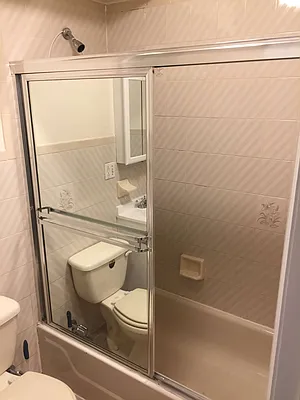 Rented by Metroline Realty | media 10