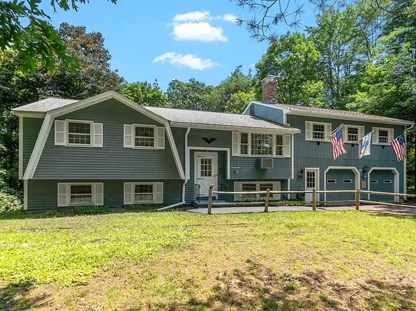 29 Shattuck St, Pepperell, MA 01463