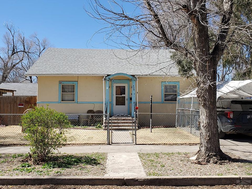 1st image of 609 S 9th St
