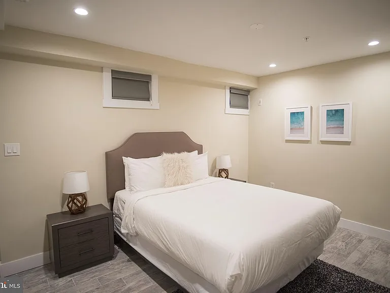 238 S 20th St #101 — Photo 4