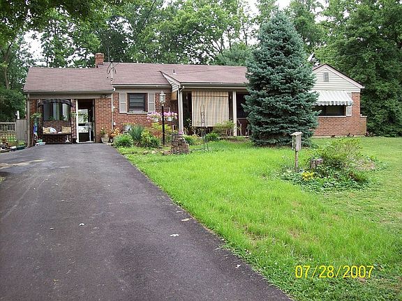3rd image of 2055 Forestlake Dr