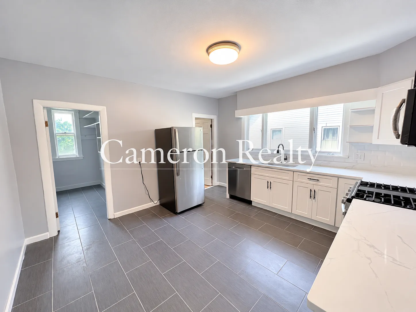 5 bed, $7,200 — Photo 2