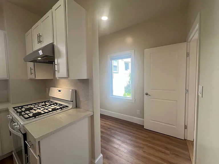 573 Wesley Ave #4 — Photo 39