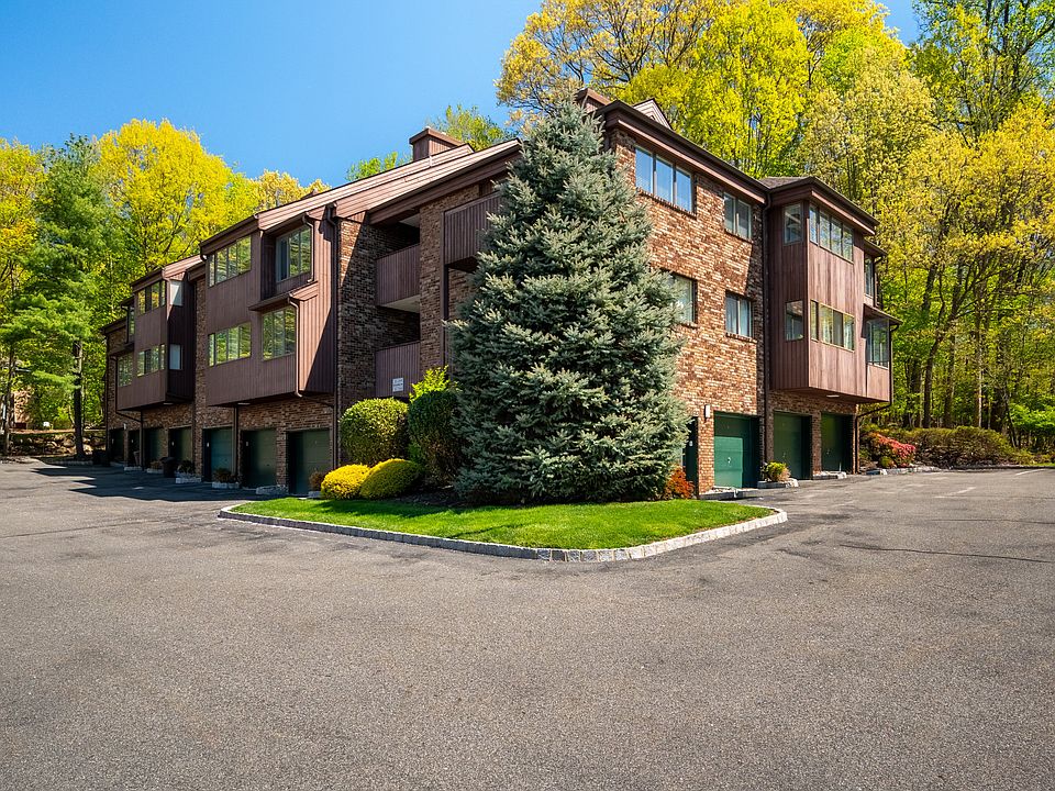 1st image of 138 Indian Hollow Ct