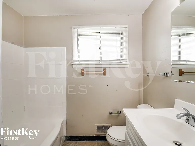 6021 E 42nd St — Photo 13