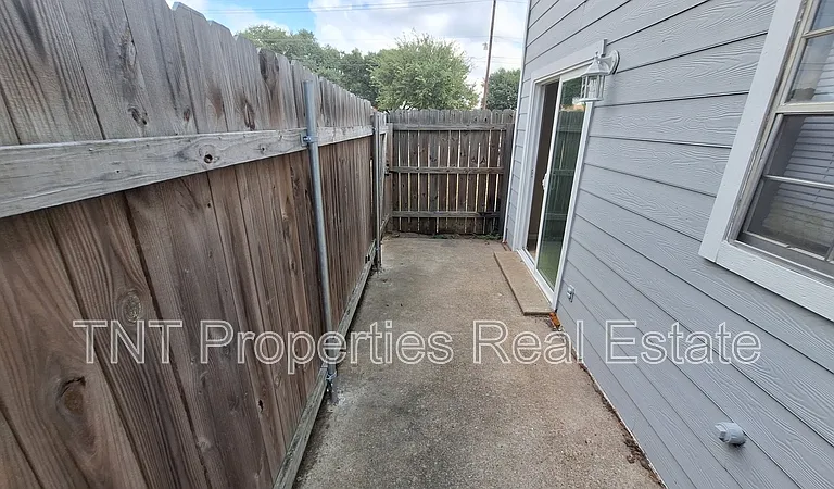 1906 Barak Ln #9 — Photo 10