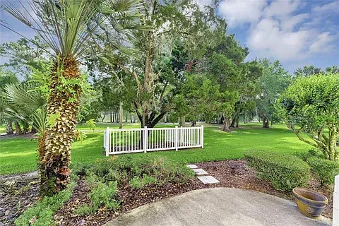 100 Palm Harbor Pkwy — Photo 38