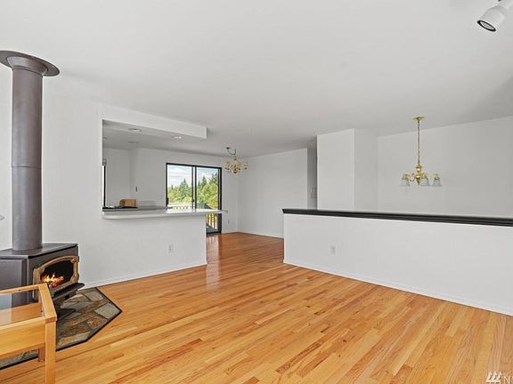 3rd image of 2413 124th Pl NE