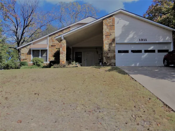 1311 Oak Rd, Catoosa, OK 74015