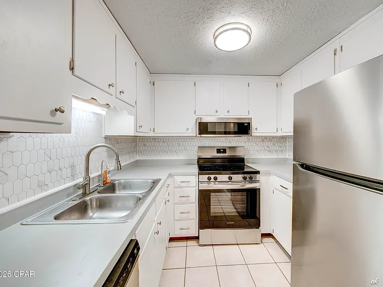1125 Bradley Cir — Photo 10