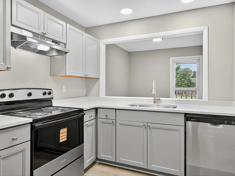 The Grove Apartments — Photo 37