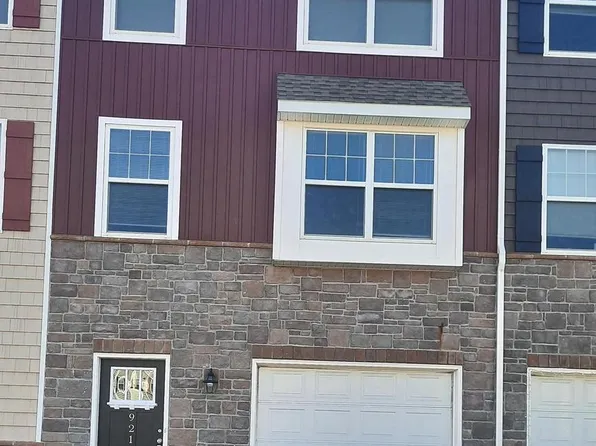 921 Admirals Quay Dr, Mechanicsburg, PA 17050