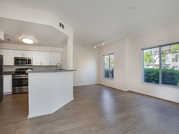 3rd image of 1500 Tulipan Cir #28-1416