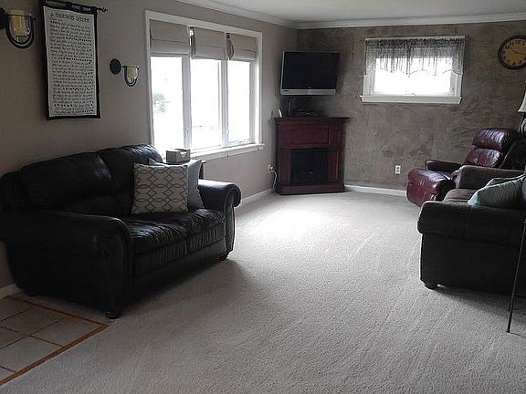 4th image of 5771 Diana Ln
