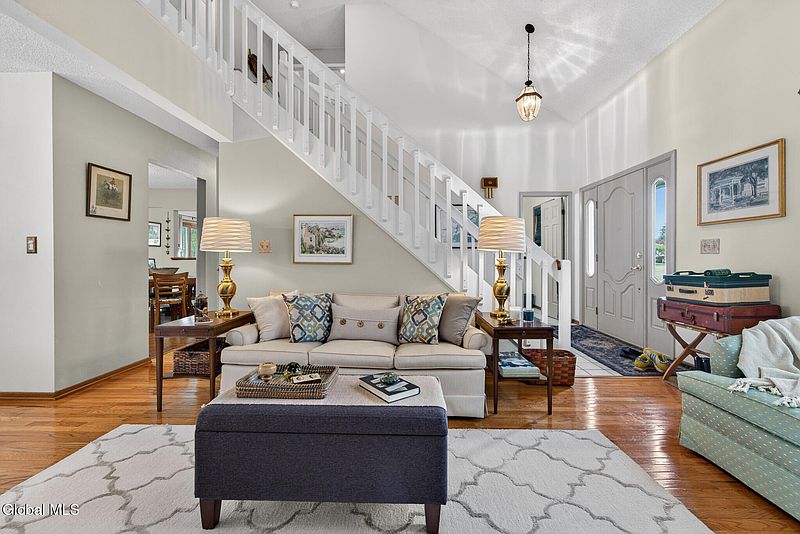 3rd image of 31 Capitol Place