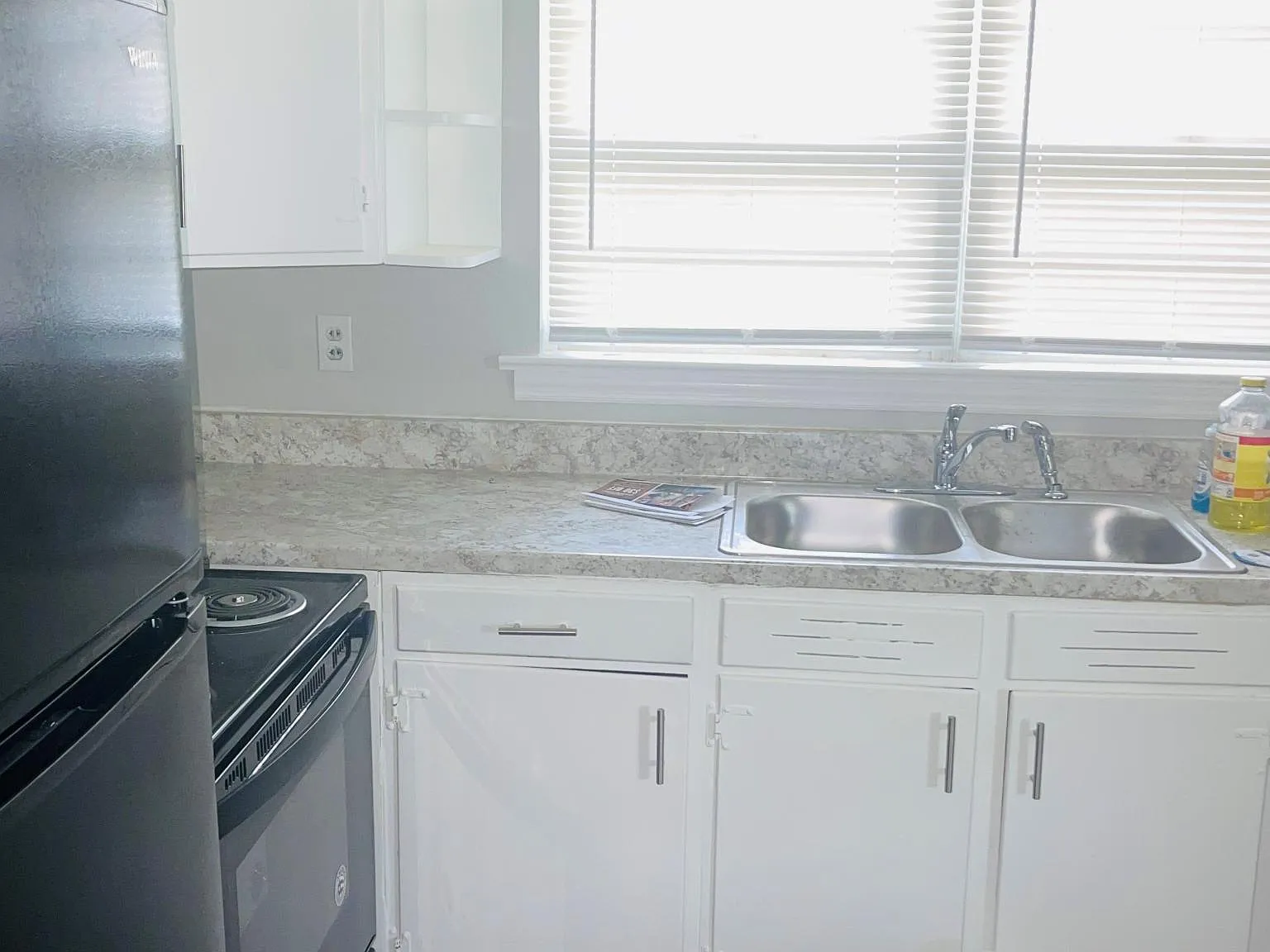 1115 Orangewood Ave — Photo 3