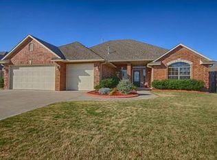 3301 Pin Oak Rd, Moore, OK 73170