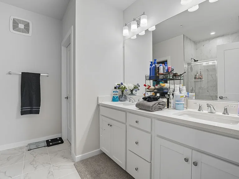 707 Thomas Ln #A — Photo 25