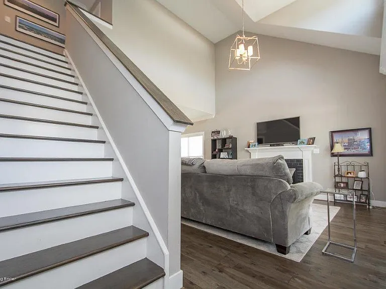 1704 Coral Ct — Photo 5