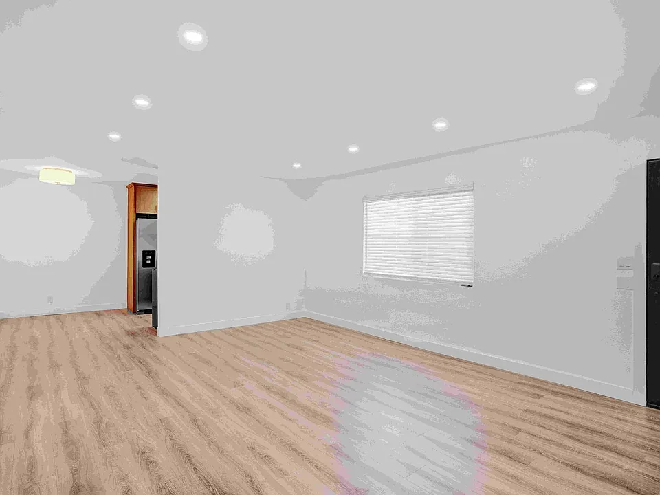 126 S Marengo Ave #18