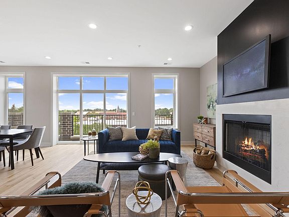 2nd image of 5689 N Lincoln Ave #3N