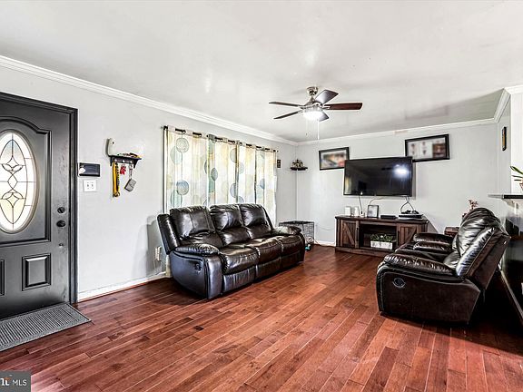 4th image of 9507 Castle Dr
