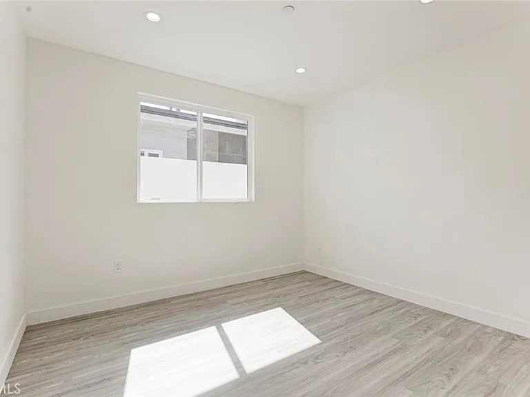 7856 Kyle St — Photo 9
