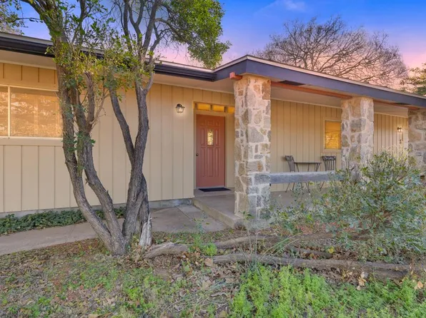 105 Hale St, Fredericksburg, TX 78624