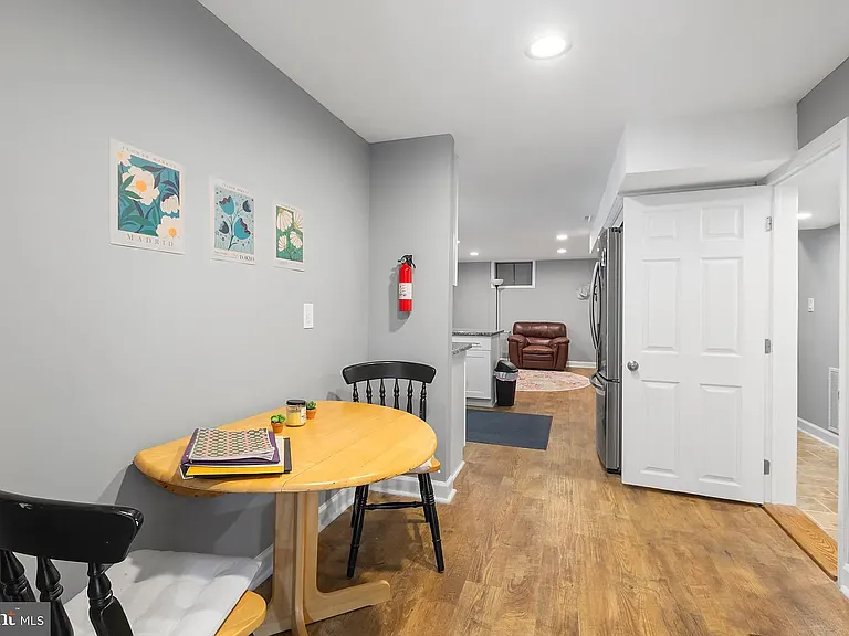 1321 Rowe St #B — Photo 18