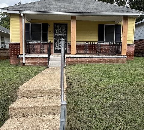 4th image of 258 Oak St