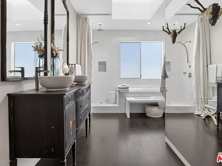 2425 Clement Ave — Photo 34