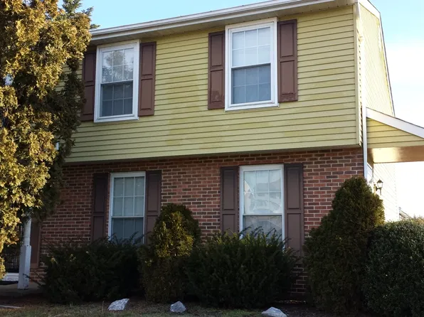 447 Heather Ridge Dr, Frederick, MD 21702