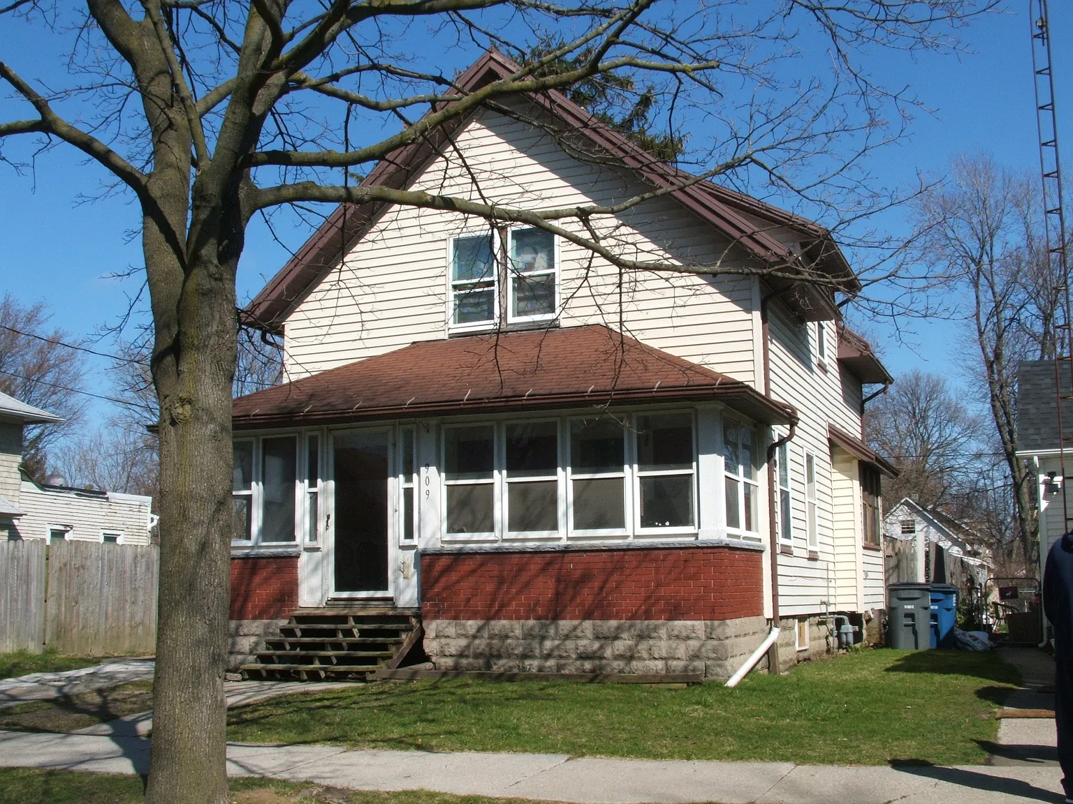 909 Butler St photo 1