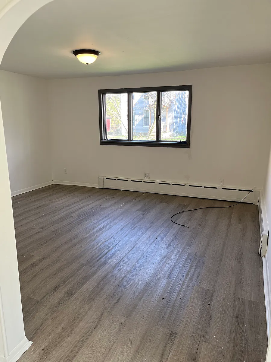 Building Photo - 1010 Stark St #1