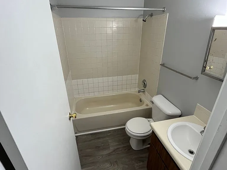 210 S Ivy Ln — Photo 7