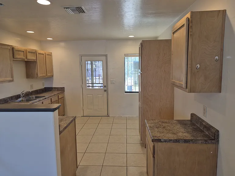 2810 E Norton Vis — Photo 8