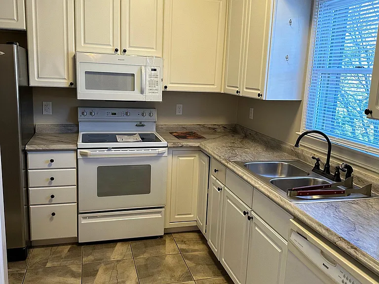 1109 E 8th Ave #5 — Photo 6