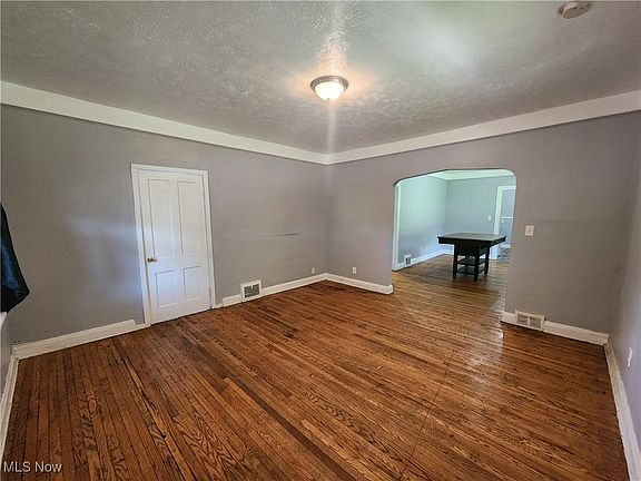 3rd image of 6111 Fullerton Ave