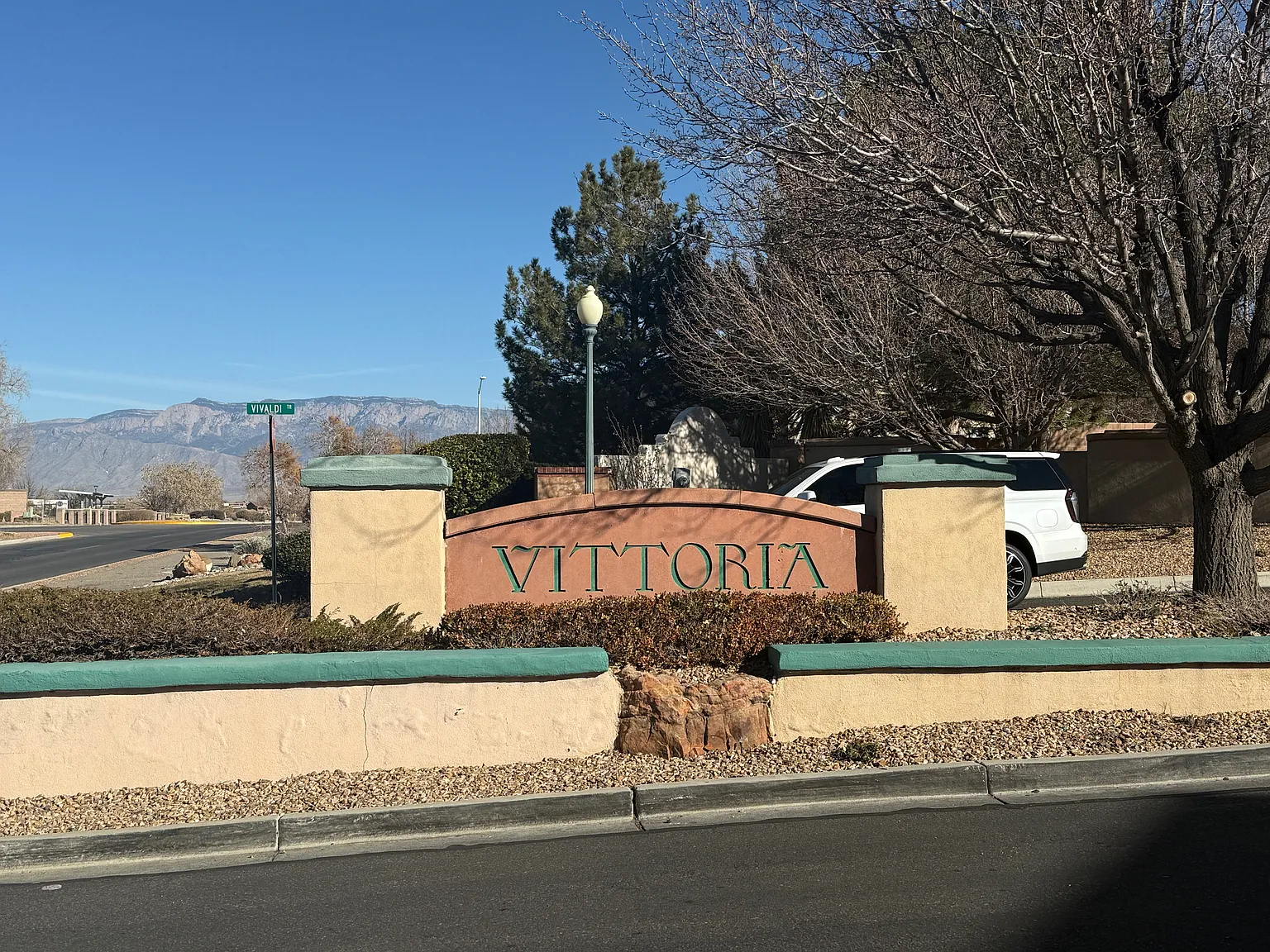 3 bed, 1256 sqft, $2,000 — Photo 3