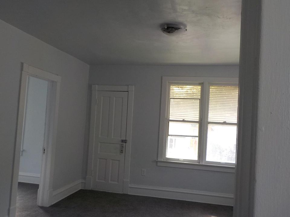 2nd image of 810 Michigan Ave