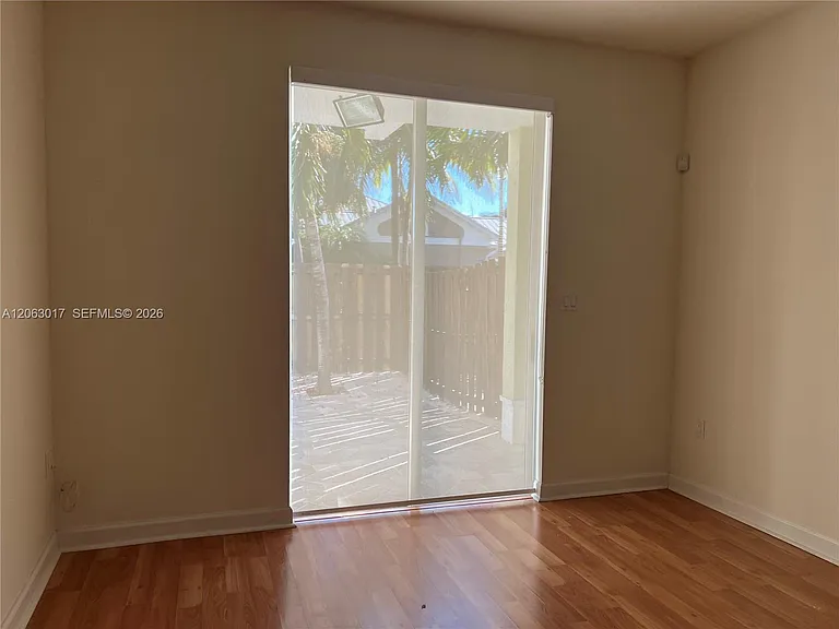 10716 NW 76th Ln — Photo 7